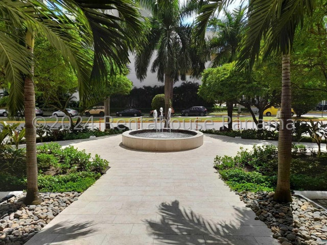 Spacious and Bright Apartment with Ocean View in Parque del Mar